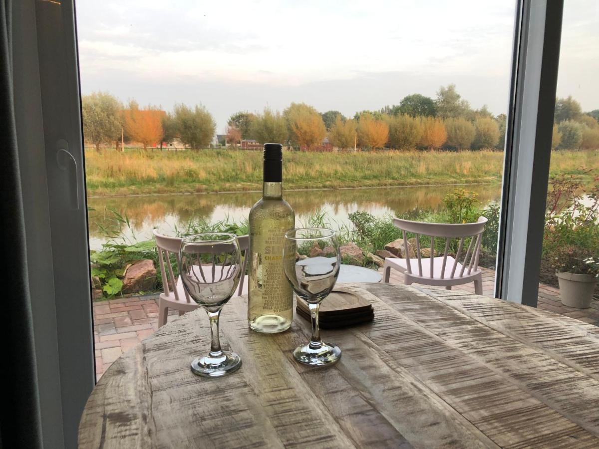 B&B Snurk Stiens, Fijn Verblijf Aan Open Vaarwater 외부 사진
