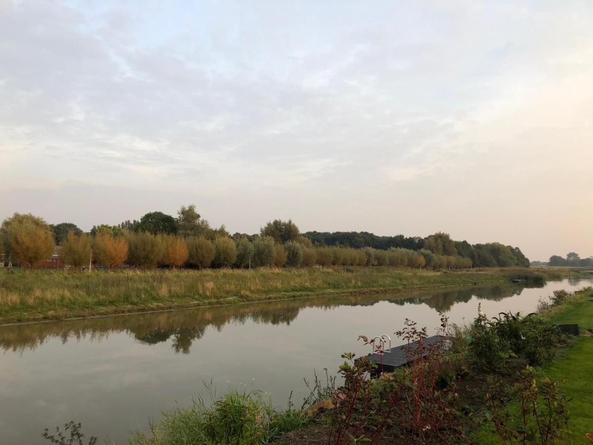 B&B Snurk Stiens, Fijn Verblijf Aan Open Vaarwater 외부 사진